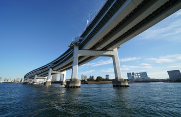 Fototapeta premium 日本の東京都市景観「澄み切った青空と港区台場などの街並みを望む」