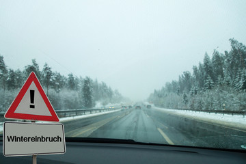 Wintereinbruch Autobahn