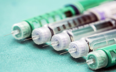 Insulin injection needle or pen for use by diabetics 