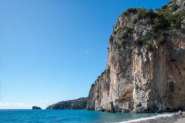 Fototapeta premium Rocky ridge overhanging the sea