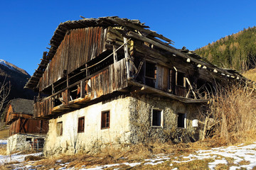 Verfallenes Bauernhaus im Pustertal, Südtirol, Italien