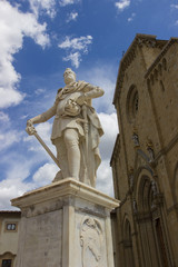 Fototapeta na wymiar Statue in front of the Arezzo Cathedral, Italy