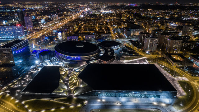 Centrum Kongresowe w nocy