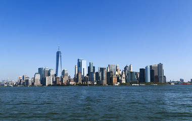 Fototapeta na wymiar View of Manhattan skyscrapers from the sea side