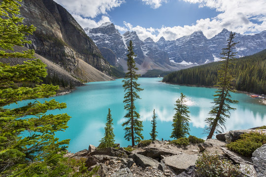 Moraine Lake and the Valley of the Ten Peaks, Banff National Park, Canadian Rockies, Alberta, Canada