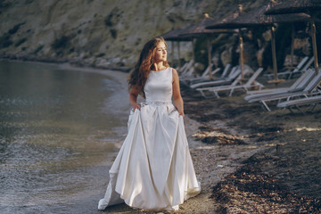 Fototapeta na wymiar Bride in a beach