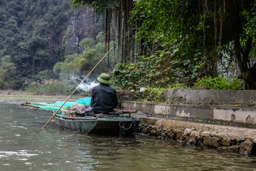 Obraz na płótnie Canvas Vietnamese fisherman