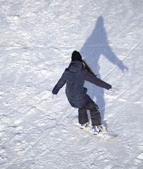 Fototapeta na wymiar Girl snowboarding in the snow in winter