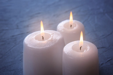 Obraz na płótnie Canvas Burning candles on table, closeup