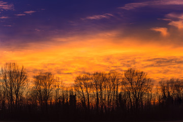 Nuvole arancioni al tramonto