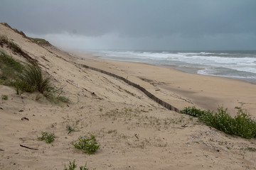 Europas Schönheiten der Stand, Land, Natur und Straßen mit Sonne, Wolken und Nebel