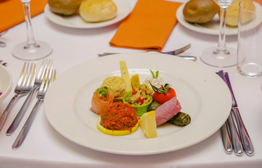 dinner plate on wedding dinner table