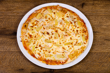 Pineapple pizza with cheese