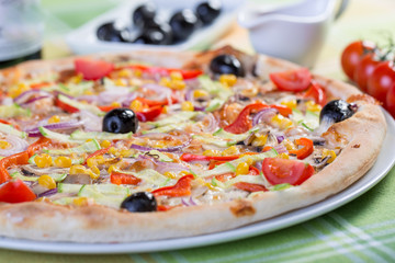 close up of fresh vegetarian pizza