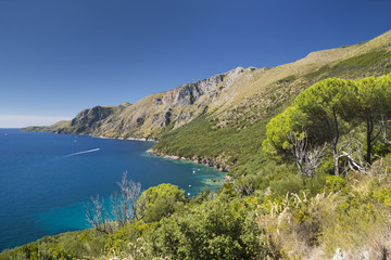 Die wildromantische Küste Costa di Masseta zwischen Scario und Marina di Camerota im Süden des Cilento,Kampanien,Italien