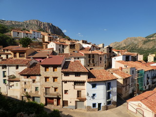 Fototapeta na wymiar Pitarque. Pueblo de Teruel (Aragon,España). Está situado en la comarca del Maestrazgo, al pie de la montaña de Peñarrubia