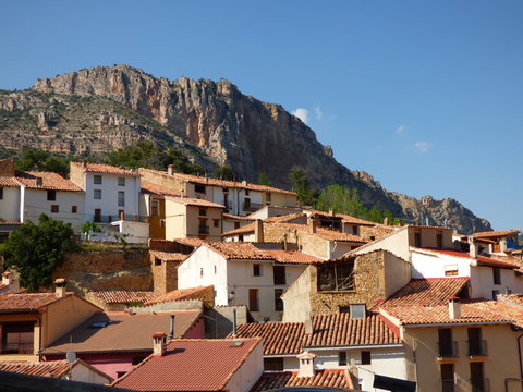 Pitarque. Pueblo de Teruel (Aragon,Espa&ntilde;a). Est&aacute; situado en la comarca del Maestrazgo, al pie de la monta&ntilde;a de Pe&ntilde;arrubia