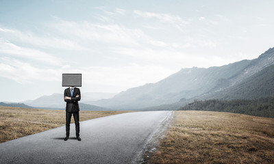 Obraz premium Businessman with TV instead of head.