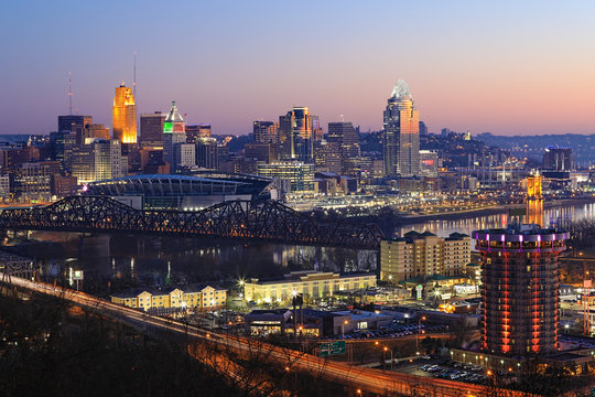 View of the Cincinnati city center at dusk
