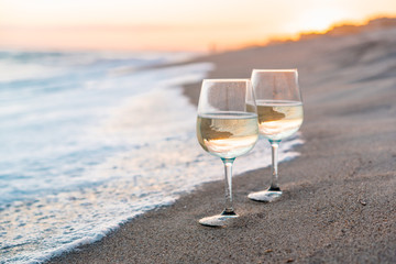 Wine on the beach - 186161525