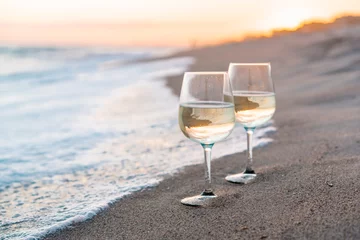 Rolgordijnen Wine on the beach © Video Image Guy