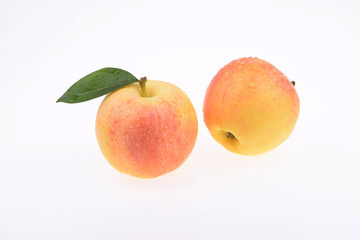 Fototapeta na wymiar Fresh apple isolated on a white background
