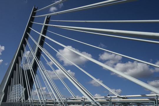 Westbr&uuml;cke am Industriepark H&ouml;chst &uuml;ber den Main