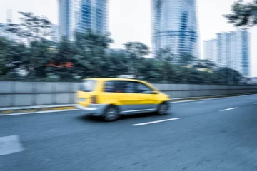 Foto op Plexiglas auto& 39 s rijden op de binnenstadsweg van shanghai, china © hallojulie
