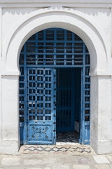 Fototapeta na wymiar Blue wooden door with arch from Sidi Bou Said in Tunisia