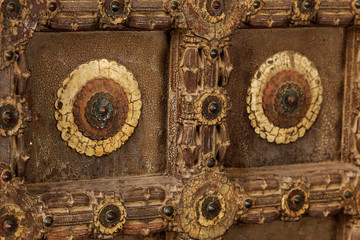 ornement de porte en bois