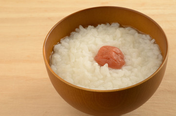 おかゆ　木目背景

