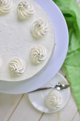 Obraz na płótnie Canvas Fresh biscuit yoghurt white cake with gingerbreads cream