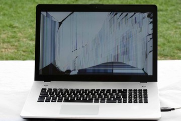écran ordinateur cassé