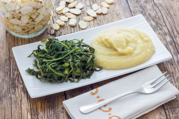 Mashed fava beans with chicory