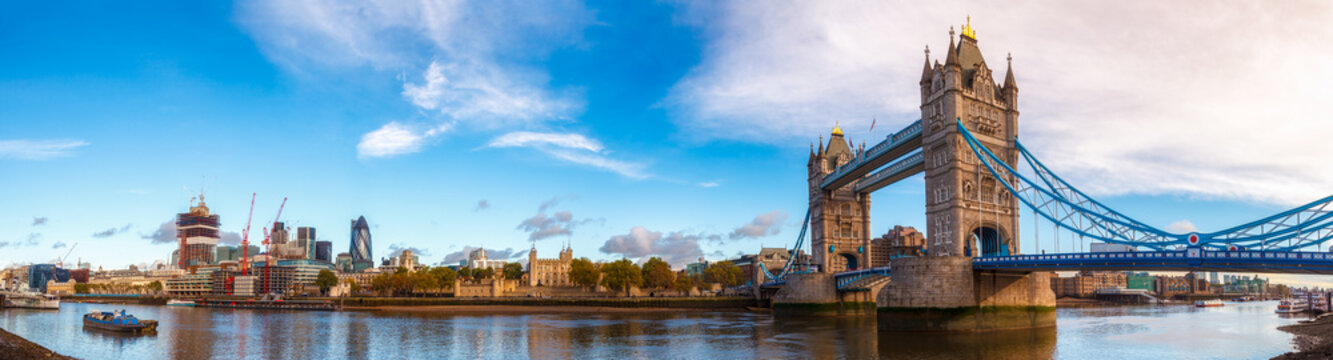 Fototapeta London cityscape panorama with River Thames Tower Bridge and Tower of London in the morning light
