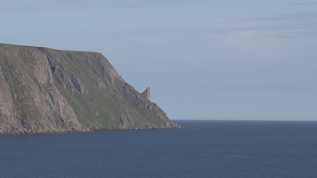 Norwegen, Norge, Honningsv&aring;g, Nordkapp, Mager&oslash;ya, Skarsv&aring;g, Kirkeporten, Kirchenpforte, Horn, Nordkapphorn, Mefjord, Vestfjord, Ford, Klippe, Loch, Naturjuwel