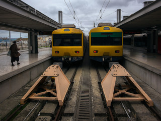 The yellow train