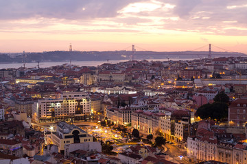 Fototapeta na wymiar Lissabon Stadtansicht Panorama bei Sonnenuntergang
