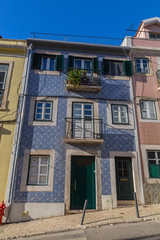 Bunte Häuserfront im Zentrum von Lissabon