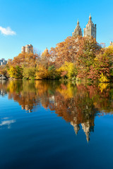 Fototapeta na wymiar Central Park Lake in Autumn - NYC