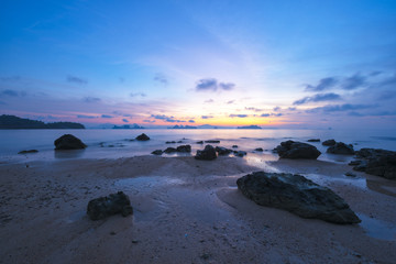 Fototapeta na wymiar Beuatiful sky before sunrise at the beach