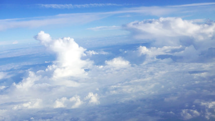 Fototapeta na wymiar The white cloud and blue sky background