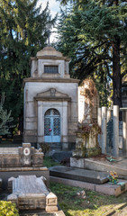 Fototapeta na wymiar Gruft und Gräber auf dem Friedhof Cimitero Monumentale in Mailand
