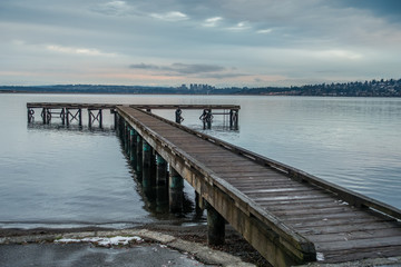 Naklejka premium Pier And Bellevue Skyline 2