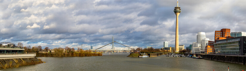 Fototapeta premium Panorama View Düsseldorf Media Harbour