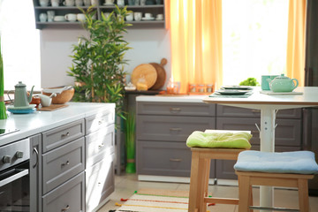 Fototapeta na wymiar Interior of modern kitchen