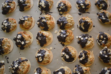 Haferflocken Krapferl mit Schokoguß - Weihnachtskekse am Blech, 