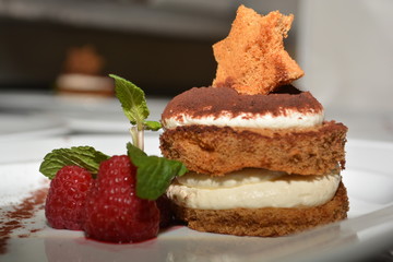 Tiramisu mit Himbeeren