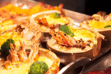 Taiwan's famous aquatic market, on the lead aquatic products, eating seafood