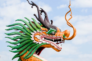  dragon statue